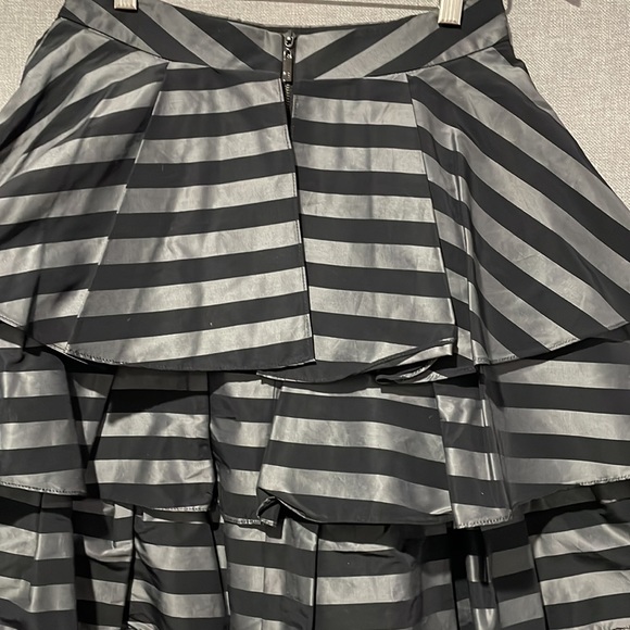 CUE High Waisted Ruffle Metal Grey & Black Skirt - AU8 - Picture 4 of 8